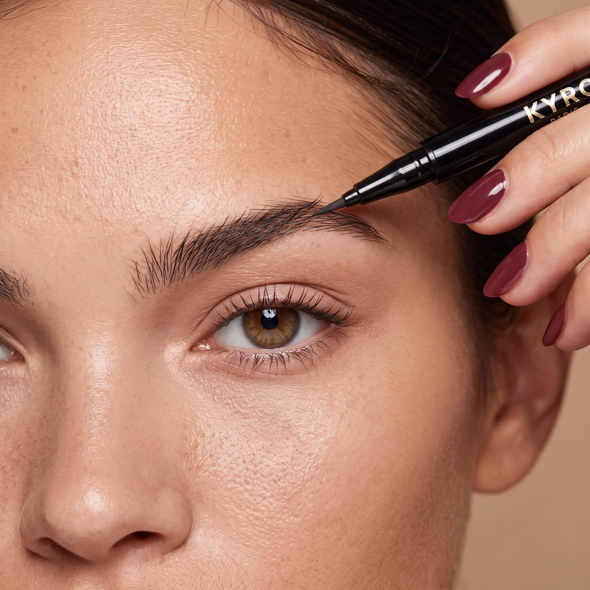 Crayon de précision pour les sourcils KYRO