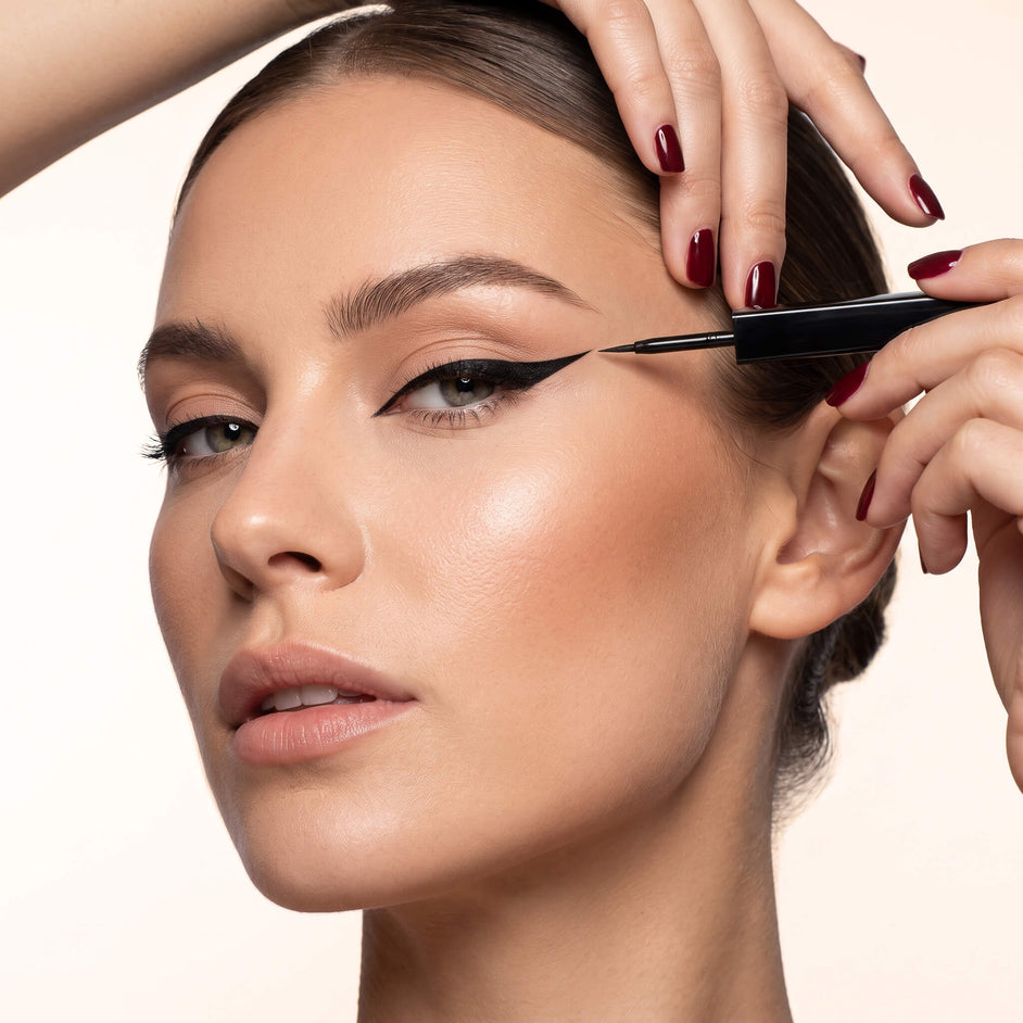 VELORÉ Eyeliner Liquide Ultra-Fin